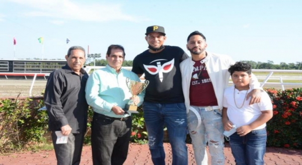 Inmenso gana Trofeo Guía Deportiva de LISTÍN DIARIO