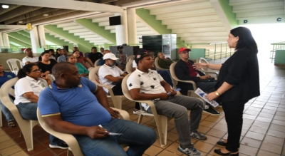 Comisión Hípica y el INAVI celebran charla sobre seguros funerarios para empleados